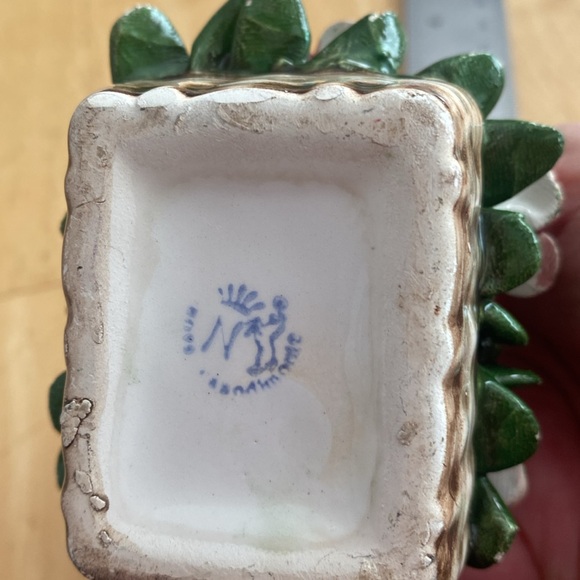 Vintage signed Nuova Capodimonte basket with flowers. From Italy. - Picture 5 of 5